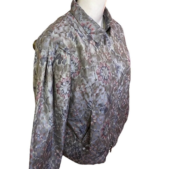 Giorgio Armani Cropped Jacket with Silk Lining Italian Sz. 44 Size 8 US - Picture 3 of 12